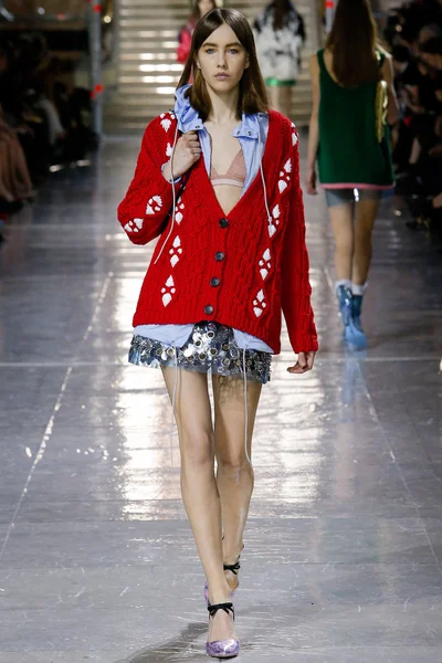 Look 32